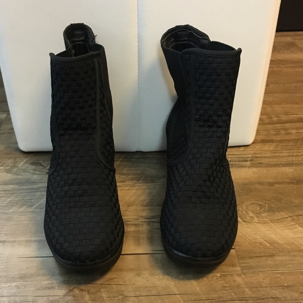 Black pull on wedge booties
